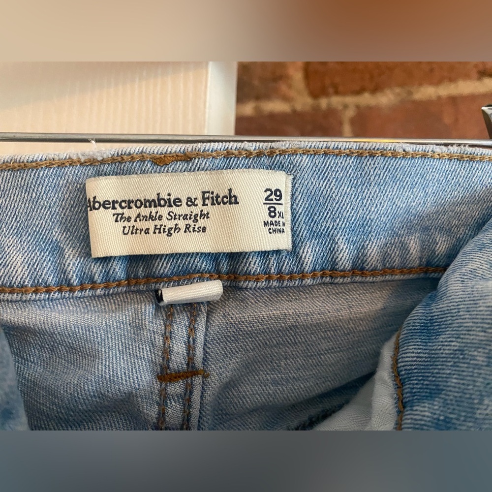 Abercrombie Curve Love Ultra High Rise Ankle Straight Jean - Picture 7 of 14